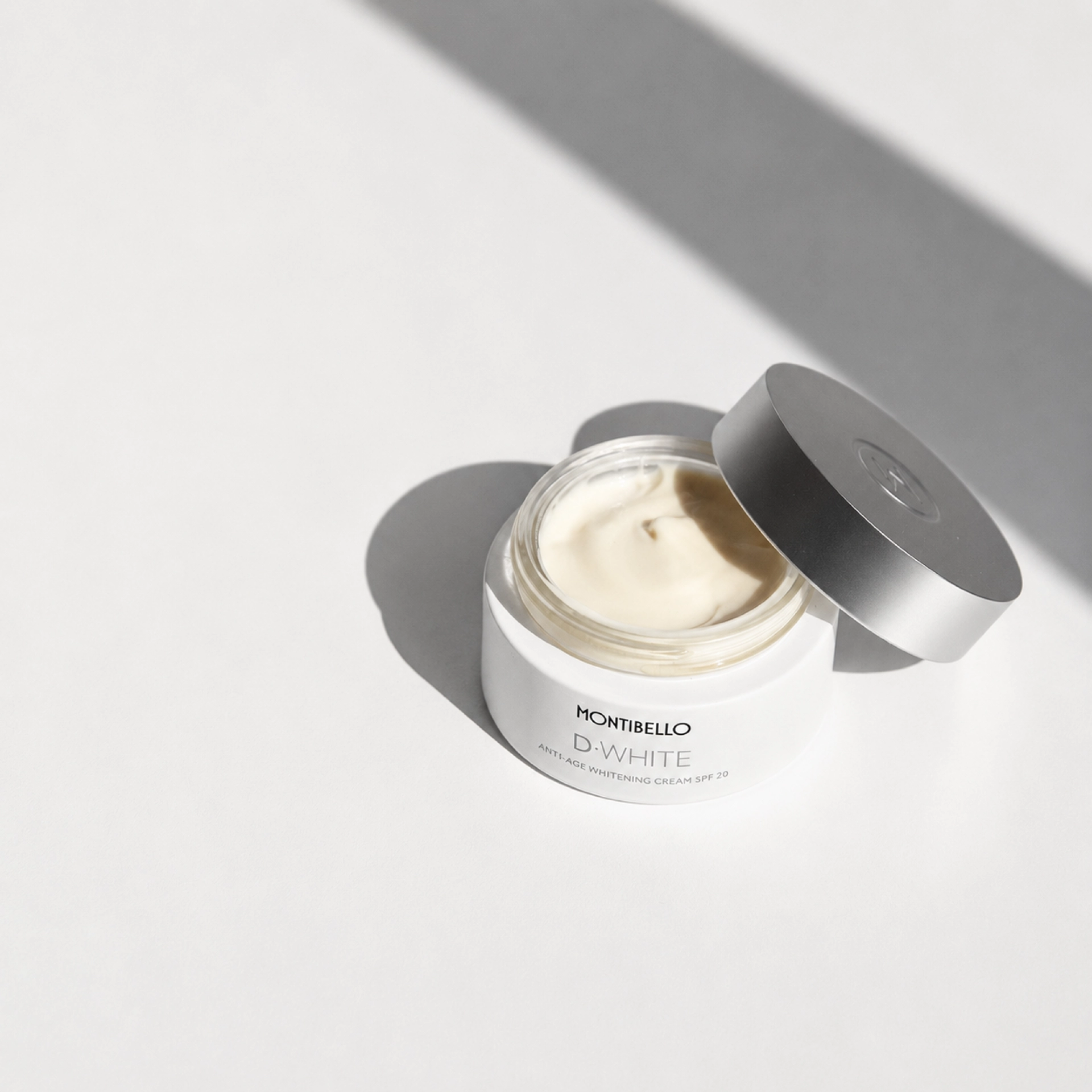 Anti-age Whitening Cream SPF20 | Crema fotoprotectora y blanqueante 50 ml - D-White - Montibello ®