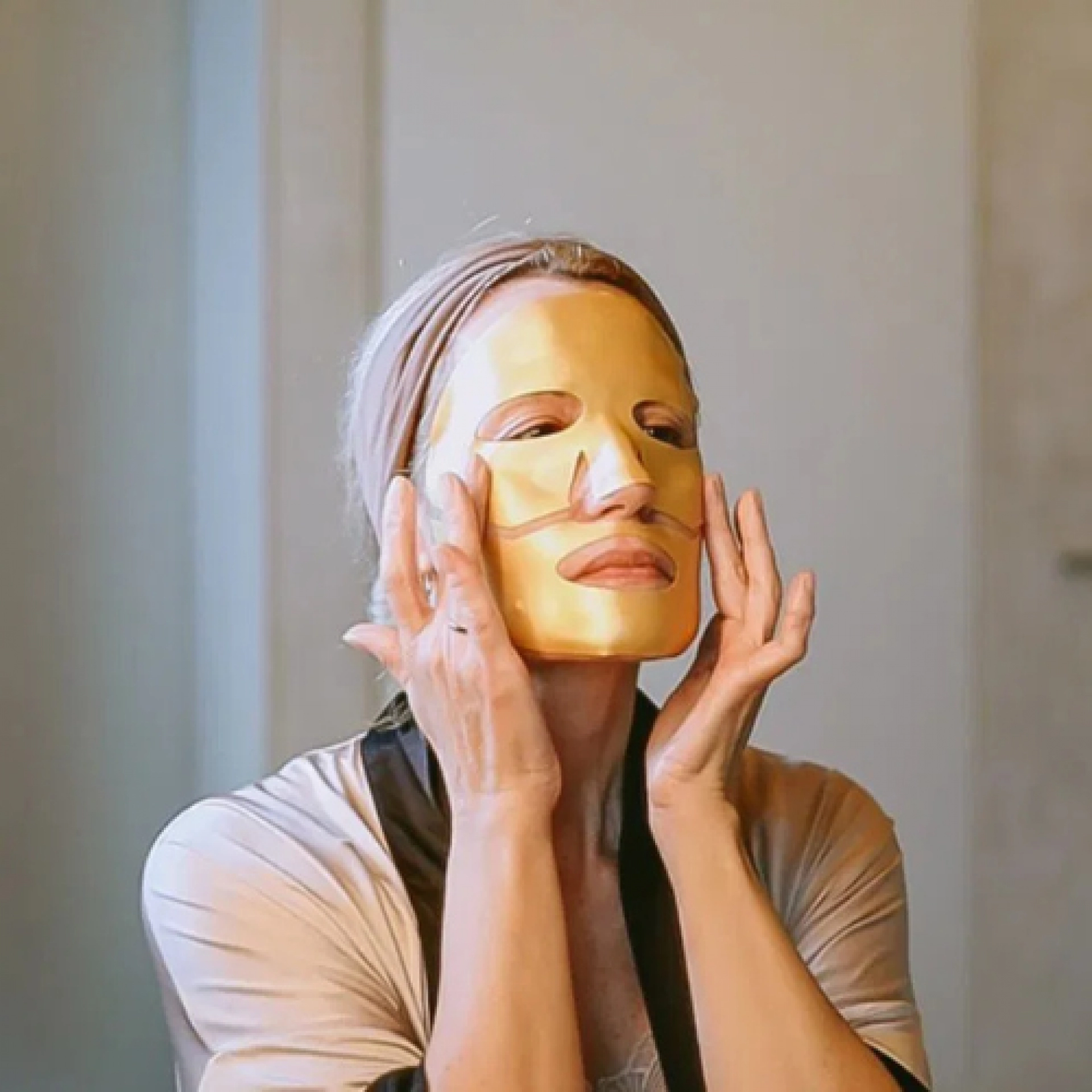 Gold Face Mask | Mascarilla facial con ácido hialurónico y oro 1ud - Eternal Youth - Alqvimia ®