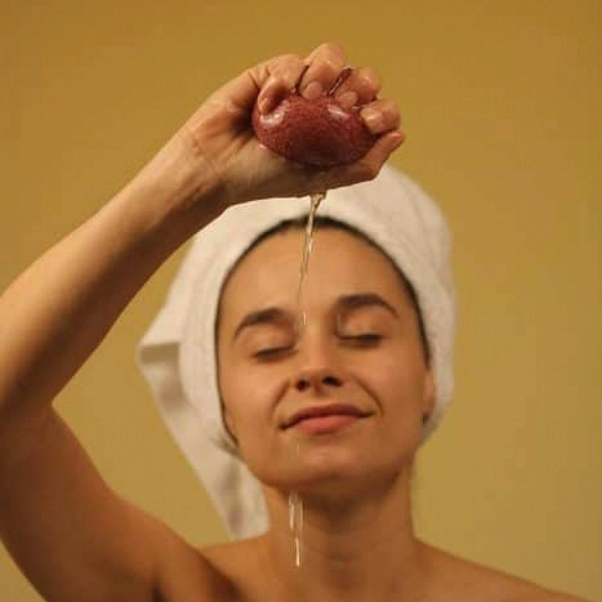 Konjac | Esponja arcilla roja 1 ud - Ella Baché ®