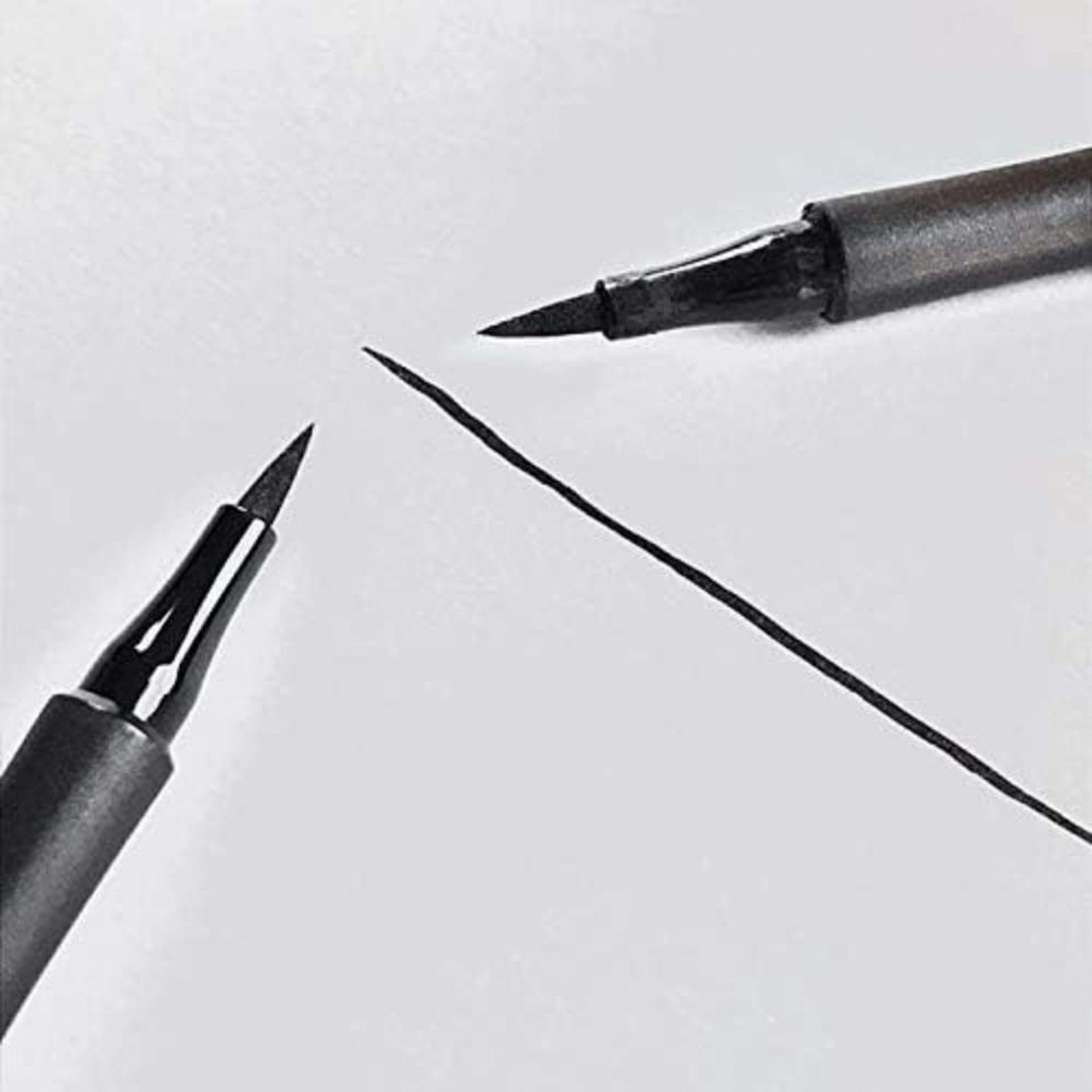 Perfect eye liner | Delineador de ojos en rotulador 1 ml - Jorge de la Garza ®