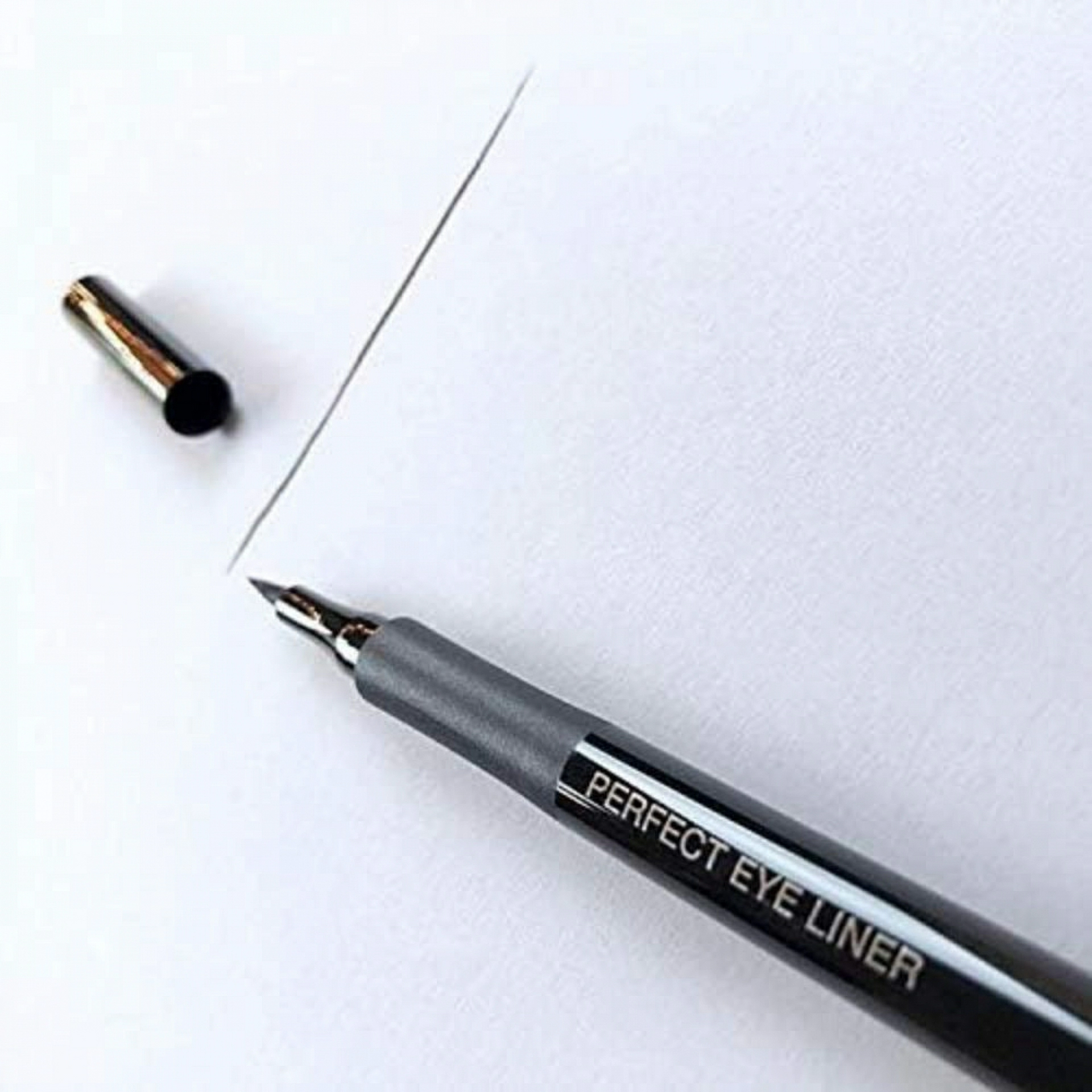Perfect eye liner | Delineador de ojos en rotulador 1 ml - Jorge de la Garza ®