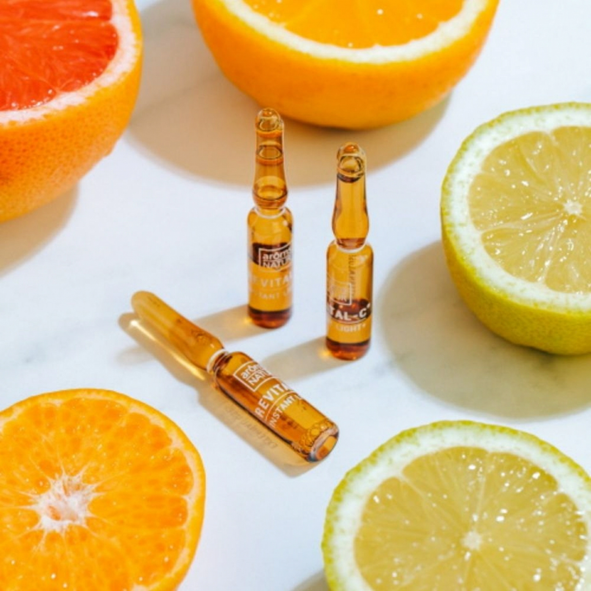 Revital C Instant Light+ Treatment 12 amp. - Revital-C Antiox & Radiance - Arôms Natur ®