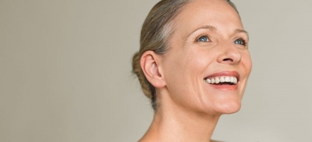 Rutina facial de verano para piel madura: guía completa
