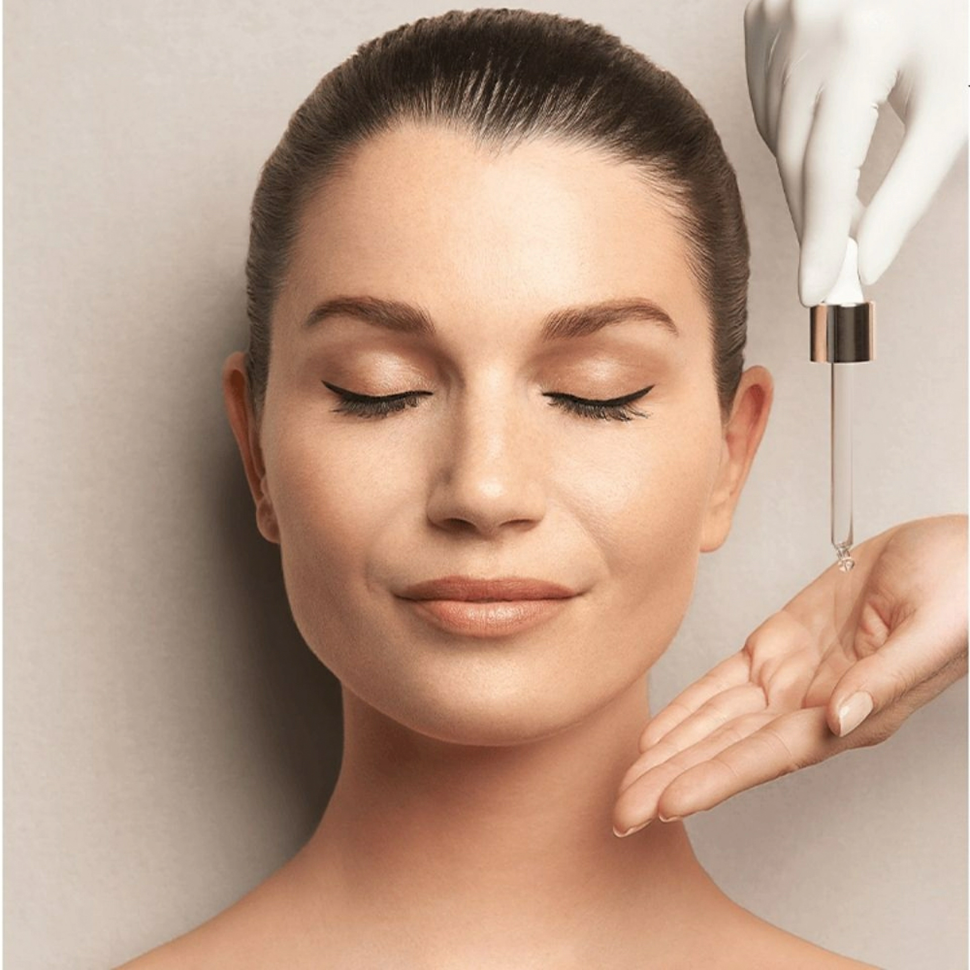 Super Sérum Micro-Peeling | Serum antimanchas 30ml - Tomate Glow - Ella Baché ®