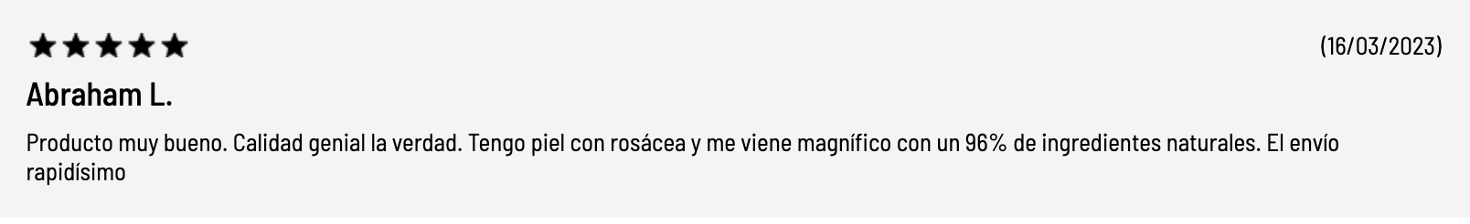 Rese&ntilde;a cinco estrellas de Abraham L. destacando calidad del producto y mejora en piel con ros&aacute;cea