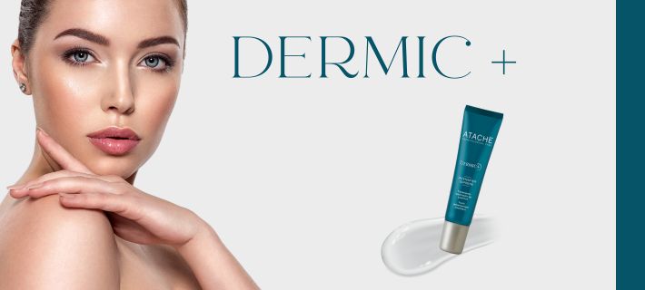 Mujer posando con producto de la l&iacute;nea Dermic+ de Atache para piel madura