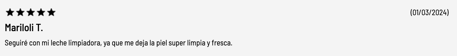 Rese&ntilde;a cinco estrellas sobre leche limpiadora destacando que deja la piel limpia y fresca