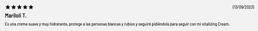 Rese&ntilde;a cinco estrellas sobre crema hidratante destacando su suavidad e hidrataci&oacute;n