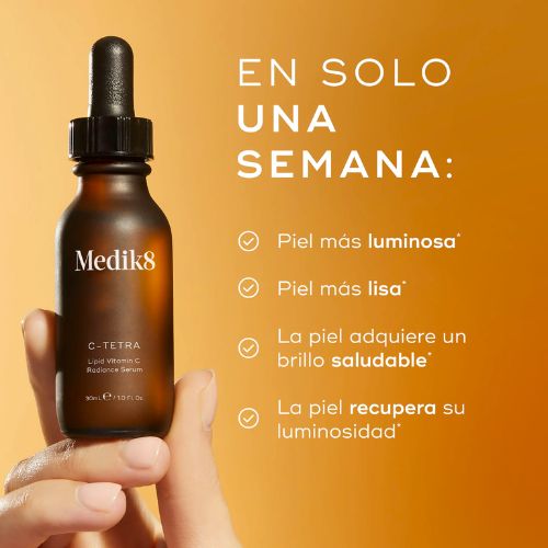S&eacute;rum C-Tetra de Medik8 sobre fondo naranja con beneficios